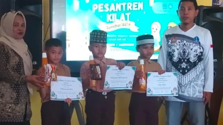 Dua Bersaudara Borong Juara Pesantren Kilat SDN 5 Manurunge