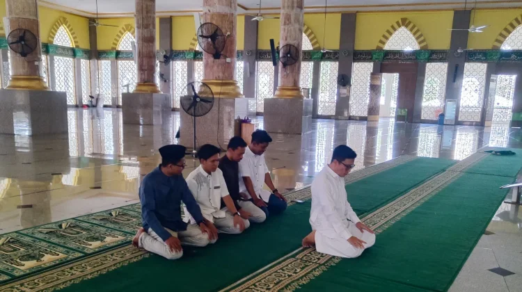 Saldo Ramadan Menyusut, Jemaah Masjid Agung Bone Tak Lagi Membludak