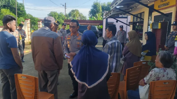 Kapolres Soppeng Salurkan Zakat, Bantu Warga Kurang Mampu