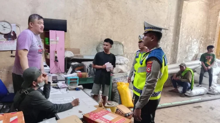 Ops Ketupat 2026, Polantas Bone Edukasi Sopir Jaga Keselamatan Berkendara