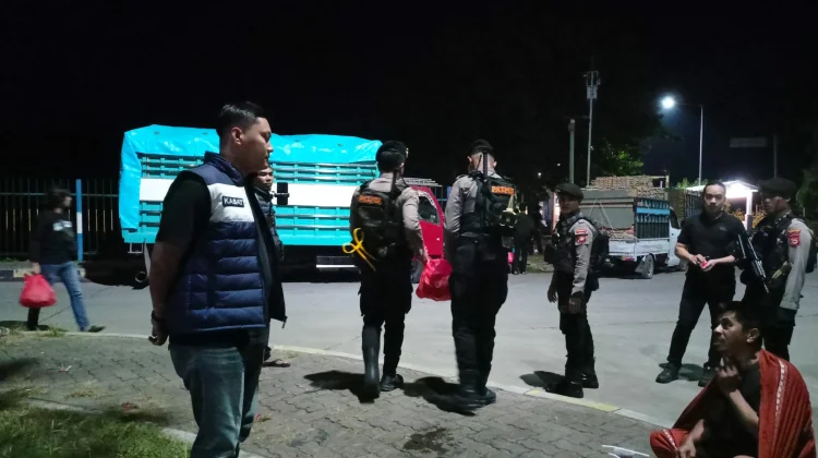 Satreskrim Polres Bone Gelar Sahur On The Road
