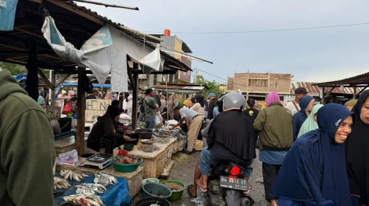 Warga Bone Serbu Pasar Bajoe jelang Idul Fitri 1447 Hijriah