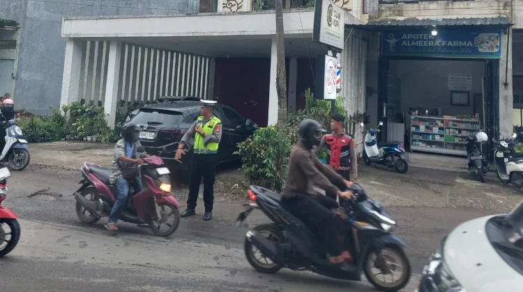 Arus Lalu Lintas Bone Meningkat, Polisi Lakukan Pengaturan