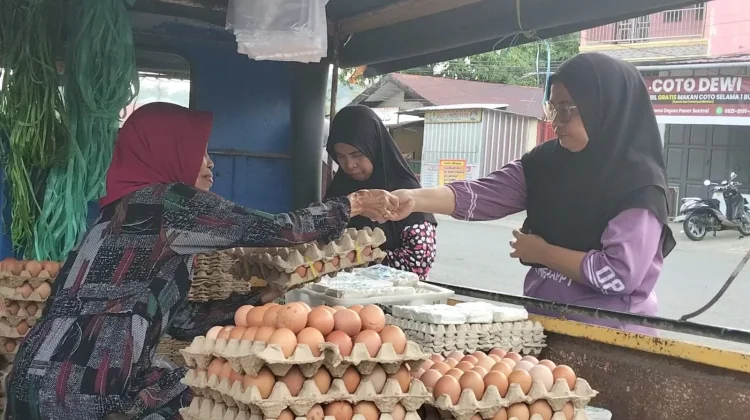 Harga Telur di Pasar Sinjai jelang Idulfitri Tembus Rp65 Ribu