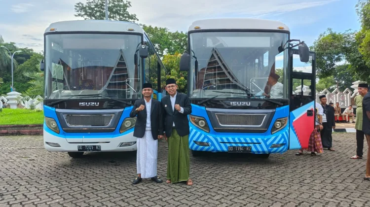 Bupati Didampingi Wabup Bone Luncurkan Bus Sekolah BerAmal