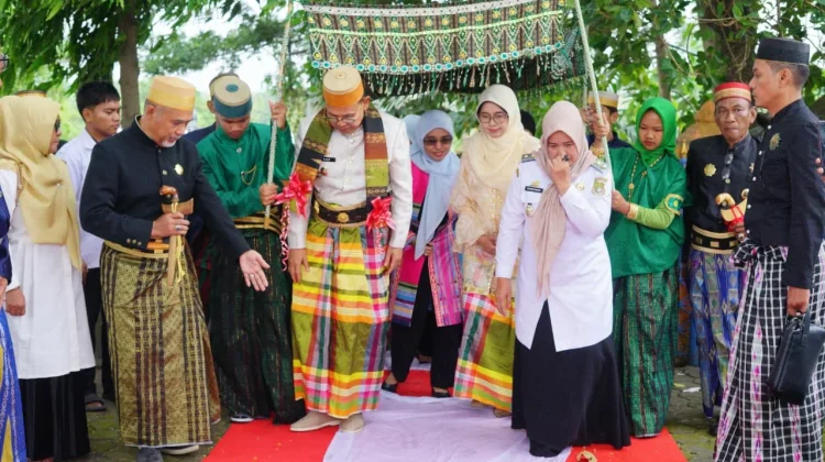 HJB ke-696: Wabup Bone Ziarah Makam Raja-Raja