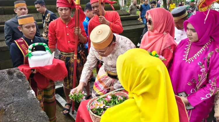 Wabup Bone Ziarah ke Makam Sultan Hasanuddin di Gowa