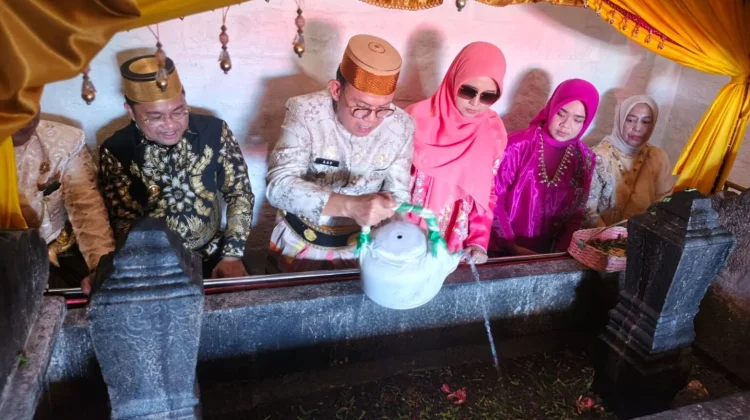 Sambut HJB ke-696, Wabup Bone Ziarah ke Makam Arung Palakka