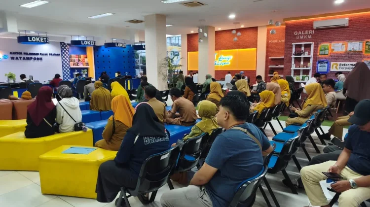 Dekati Jatuh Tempo, Kantor Pajak Watampone Dipadati Wajib Pajak
