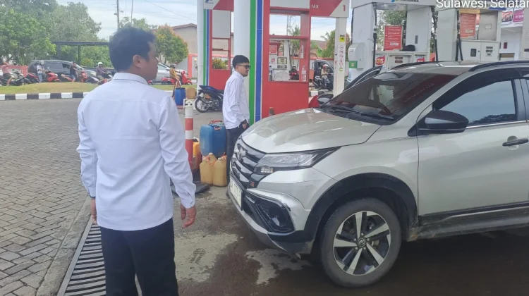 Pastikan Stok Aman, Polres Bone Sidak Sejumlah SPBU