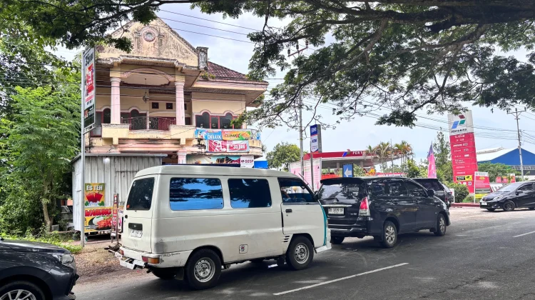 Dewan Soroti Antrean Panjang BBM di Bone