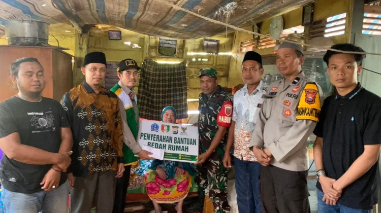 BAZNAS Bone Bantu Bedah Rumah Warga Tawaroe