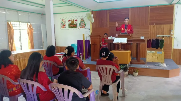 Polres Sinjai Amankan Ibadah Jumat Agung, Umat Beribadah Khusyuk