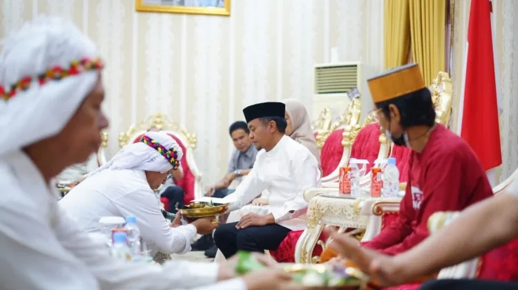 Bupati Bone Restui Prosesi Adat Massimang Bissu
