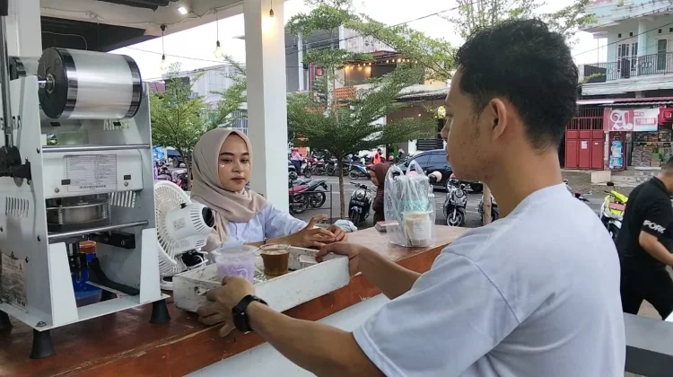 Harga Plastik Naik, Kafe Sinjai Tahan Tarif Menu