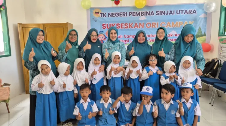 Ketua TP PKK Sinjai Turun Langsung Edukasi Imunisasi Campak