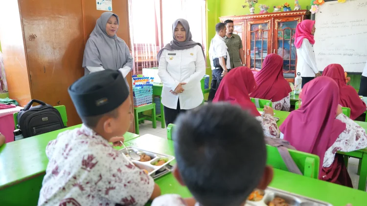 Bupati Sinjai Tinjau Program MBG di Dua Kecamatan