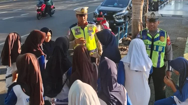 Polantas Bone Edukasi Pelajar Tertib Lalu Lintas