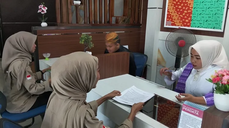 Pegawai Pengadilan Negeri Sinjai Kenakan Kebaya dan Pakaian Adat di Hari Kartini