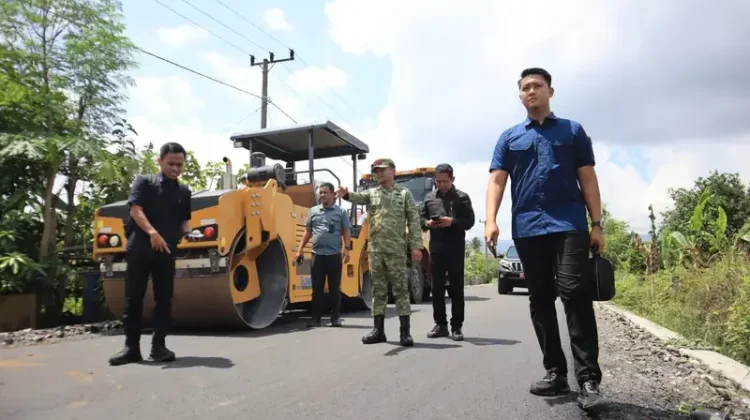 Pantau Aspal Desa Selli, Bupati Bone Pastikan Infrastruktur Berkualitas