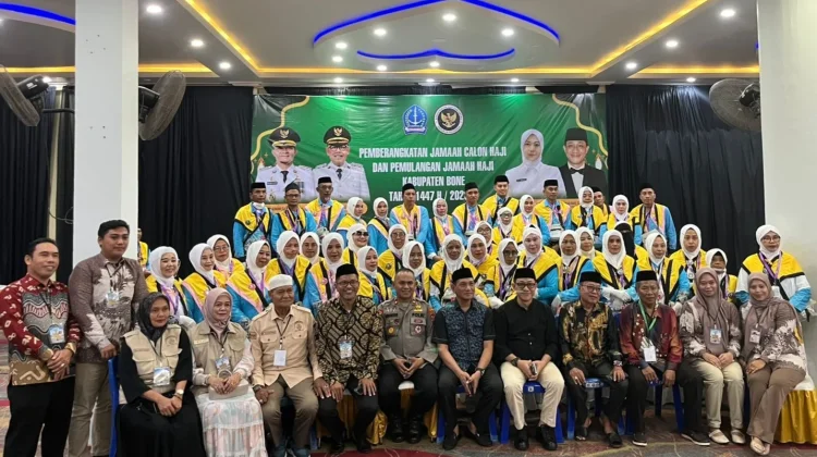 Dua Jamaah 85 Tahun Asal Bone Ikut Kloter 9 UPG ke Tanah Suci