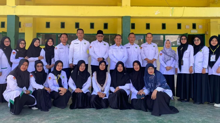 Kemenag Pantau Asesmen Madrasah di MIN 7 Bone
