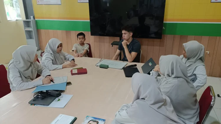 Beyond the Words, Siswa Athirah Bone Berani Inggris