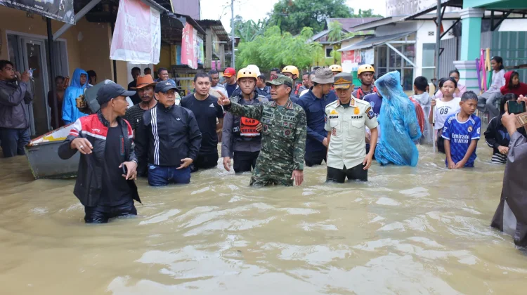 Banjir akibat Hujan Deras di Wilayah Bone, Undang Simpati Bupati Turun ke Lokasi