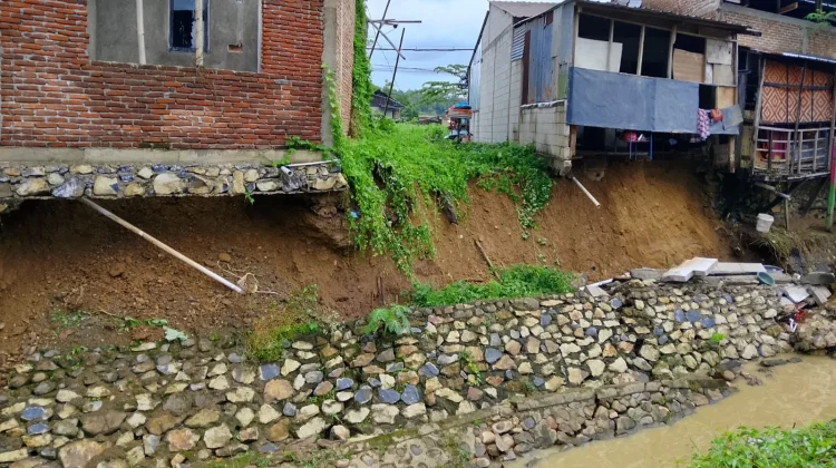 BPBD Sinjai Waspadai Longsor Susulan usai Tanggul Sungai Ambruk