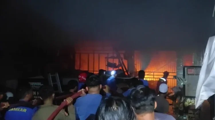 Gudang Percetakan di Bone Dilalap Sijago Merah