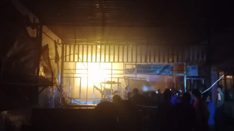 Bupati Bone Apresiasi Damkar Cegah Api tidak Merembet