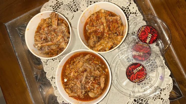 Ceker Setan Lunak, Kuliner Pedas Kian Diminati Warga Bone
