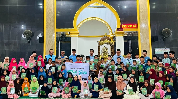 RWA Sulsel Bagikan 213 Al-Qur’an ke Santri BKPRMI Sinjai Selatan
