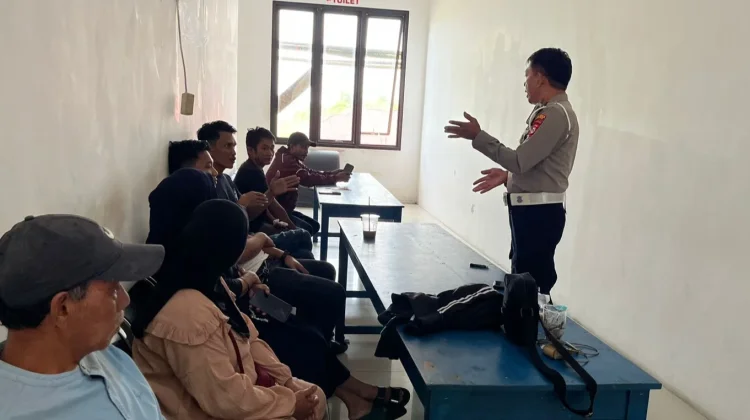 Satlantas Bone Edukasi Keluarga Korban Kecelakaan