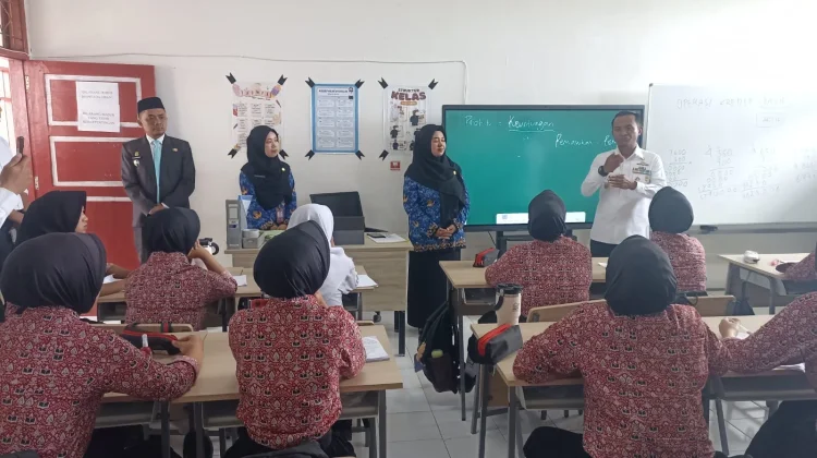 Bupati Bone Mengajar di Sekolah Rakyat, Tekankan Pentingnya Matematika