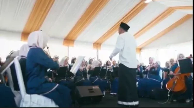 Orkestra Hijab Pertama Indonesia Lahir dari Pesantren Bone - RRI.co.id