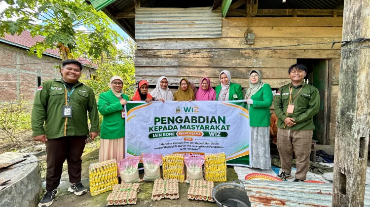 Dosen IAIN Bone dan LAZNAS WIZ Salurkan Bantuan Pendidikan