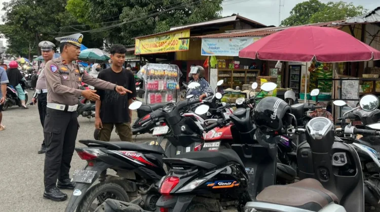 Satlantas Polres Bone Tertibkan Parkir Liar di Pasar Sentral