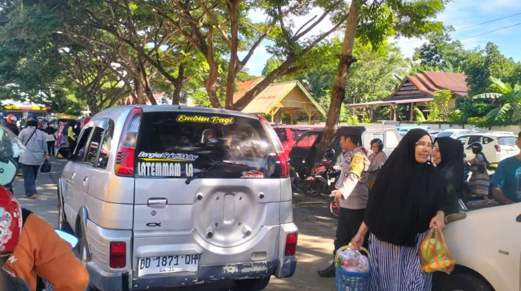 Bhabinkamtibmas Soppeng Intensif Pantau Pasar jelang Iduladha