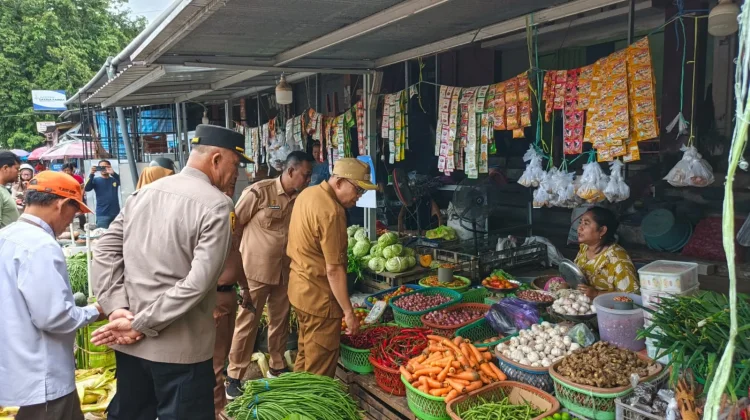 Wabup Bone Pantau Harga Pangan di Pasar Bajoe dan Palakka
