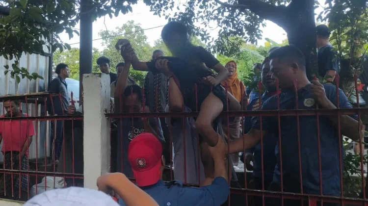 Bocah SD Tertancap Pagar, Damkar Bone Lakukan Evakuasi