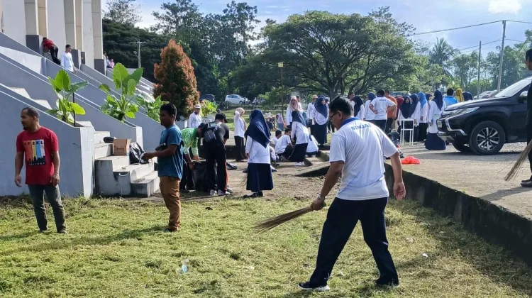 Masjid Islamic Center Sinjai Jadi Pusat Salat Iduladha, ASN Kerja Bakti