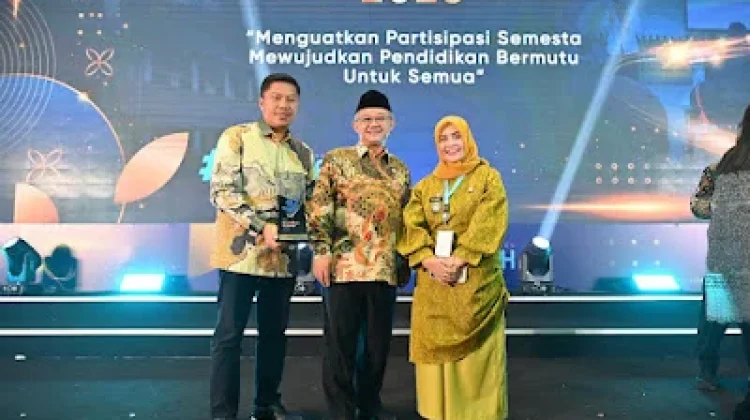 Bupati Sinjai Terima Penghargaan G7KAIH Nasional