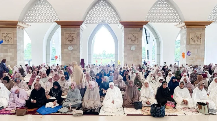 Bupati dan Wabup Sinjai Salat Id Bersama Masyarakat di Masjid Islamic Center