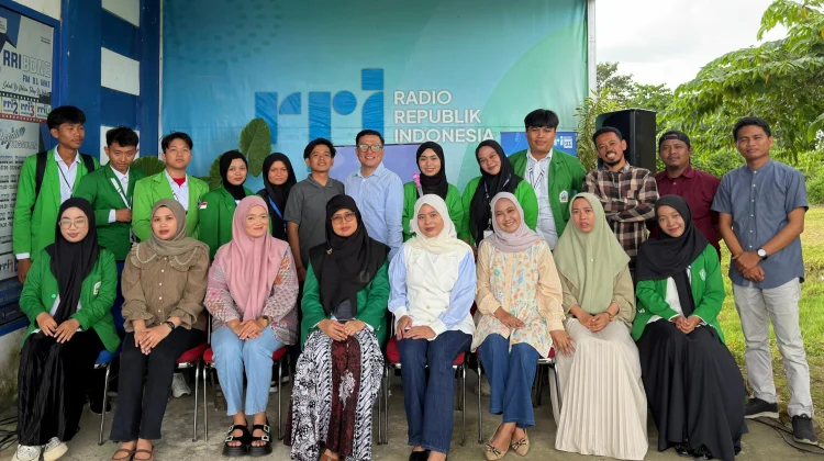 Mahasiswa KPI IAIN Bone Akhiri Magang di RRI Bone