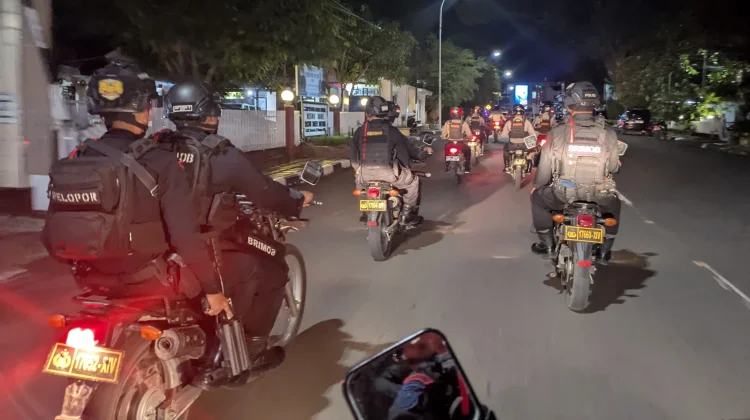 Patroli Gabungan Brimob dan Polres Bone Cegah Kriminalitas