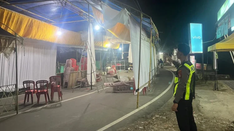 Satlantas Bone Tertibkan Tenda Hajatan Tutupi Jalan