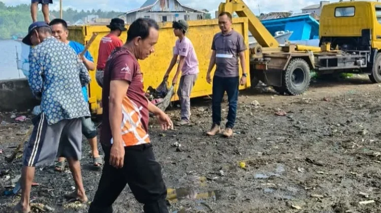 Aksi Bersih Tanggul Bajoe Peringati Hari Lingkungan Hidup