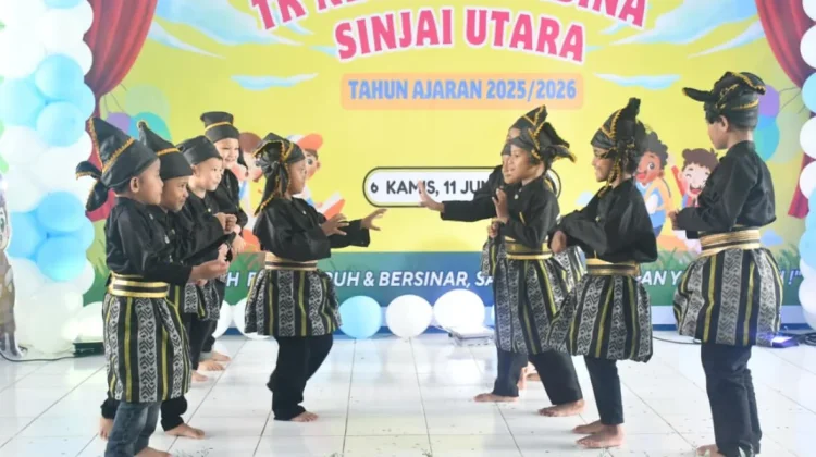 Pentas Seni Meriah, TK Negeri Pembina Sinjai Utara Tamatkan 77 Siswa