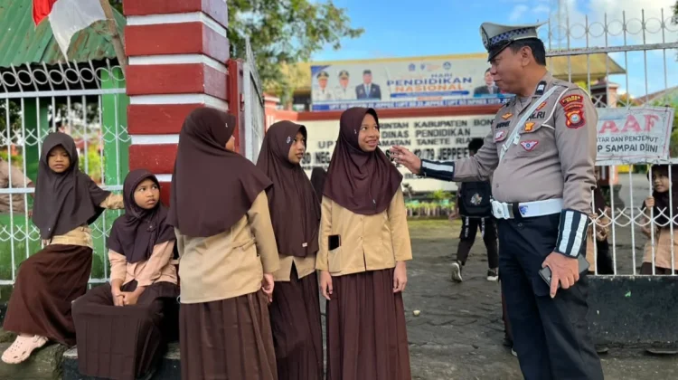 Satlantas Polres Bone Edukasi Keselamatan Jalan Raya